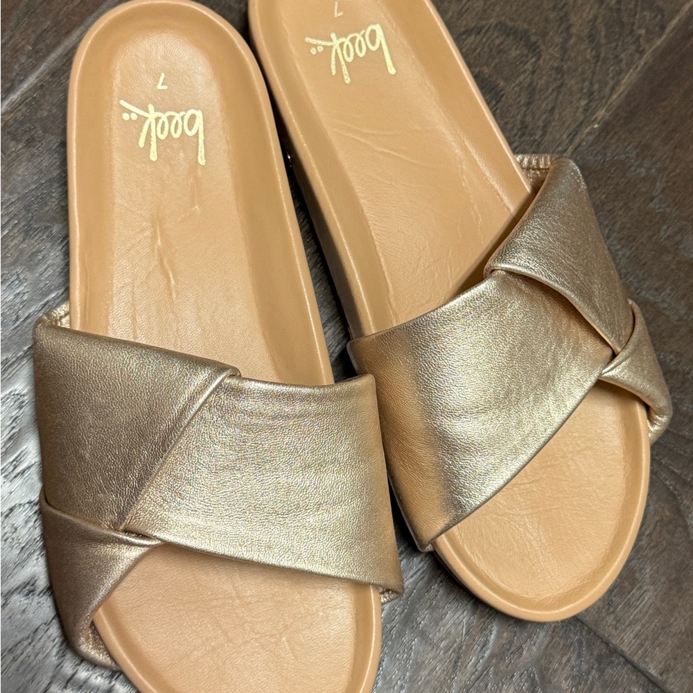 beek Women's Metallic Gold Slide Sandals